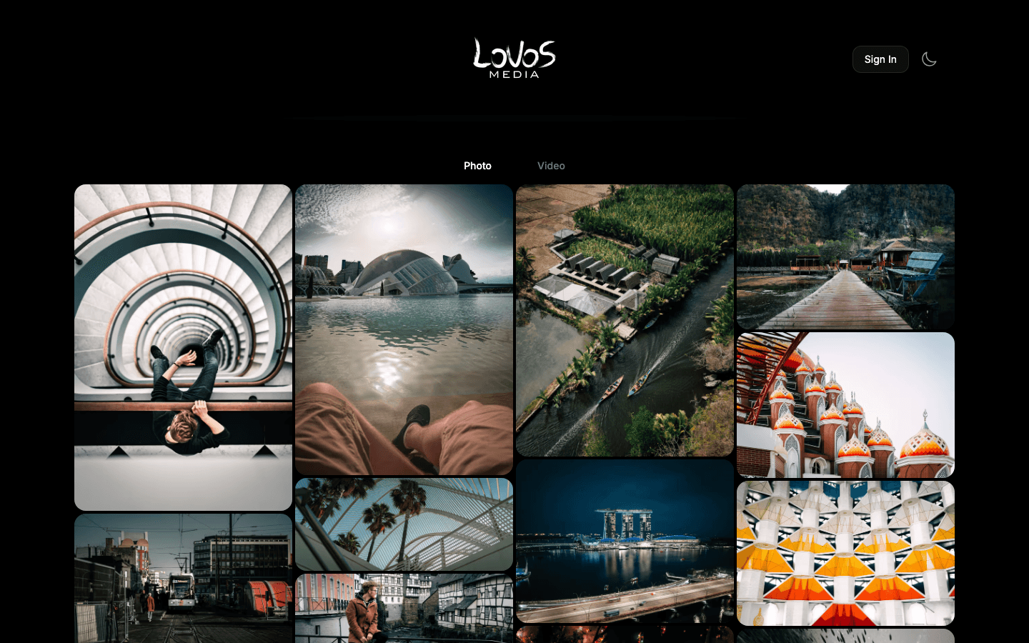 Memora gallery - dark mode